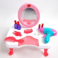 Детска тоалетка с огледало, масичка и аксесоари Б А Р Б И, снимка 4 - Други - 45544969