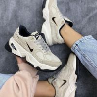 Дамски маратонки: NIKE 0378, снимка 1 - Маратонки - 46071393