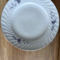 Сервиз за хранене или поотделно чинии,със златен кант и нежни светло сини цветчета, снимка 4 - Сервизи - 45253597