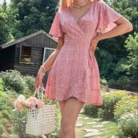 Розова рокля тип "прегърни ме" с нежен принт мозайка , снимка 1 - Рокли - 45171859