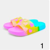 Цветен коктейл: Дамски плажни чехли с ярък и многоцветен стил, снимка 3 - Чехли - 45342515