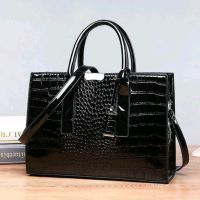 Стилна дамска бизнес чанта, снимка 3 - Чанти - 45489985
