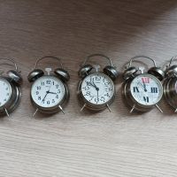 Продавам малък часовник будилник Ракета , снимка 2 - Антикварни и старинни предмети - 39438731