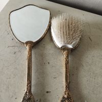 Комплект огледало и четка за коса, снимка 1 - Други ценни предмети - 45693641