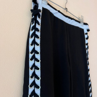 Черен панталон с бели ленти и връзки по цялата дължина на крачола 🖤, снимка 3 - Панталони - 44993372
