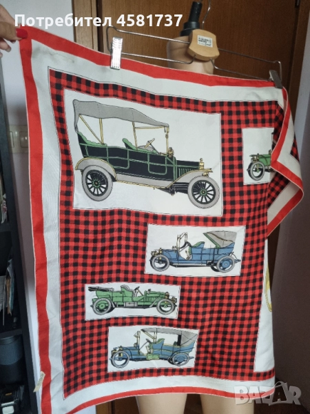 Копринен шал с десен ретро коли, снимка 1