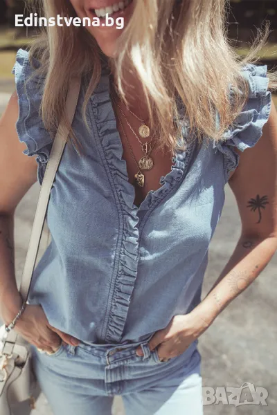 Дамски син топ от шамбре с волани и V-образно деколте, снимка 1