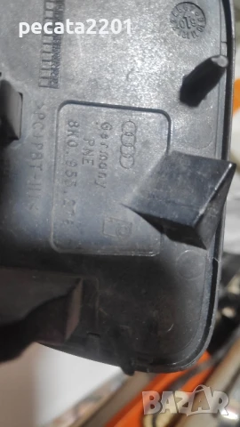 Продавам - оригинална дясна капачка пръскалка за фар на Audi A4 B8, снимка 3 - Части - 51306354