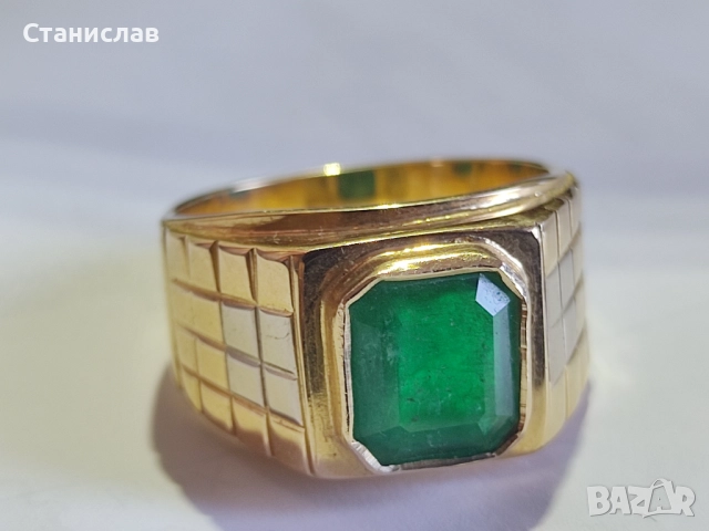 Масивен златен пръстен с Колумбийски смарагд/изумруд, снимка 2 - Пръстени - 51840416
