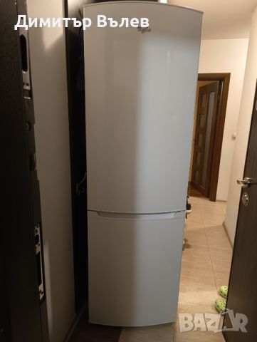 Комбиниран хладилник Whirlpool WBE 3411 A+W с долно стоящ фризер 
Общ обем: 338 л.
Компресор: 1, снимка 1 - Хладилници - 45829822