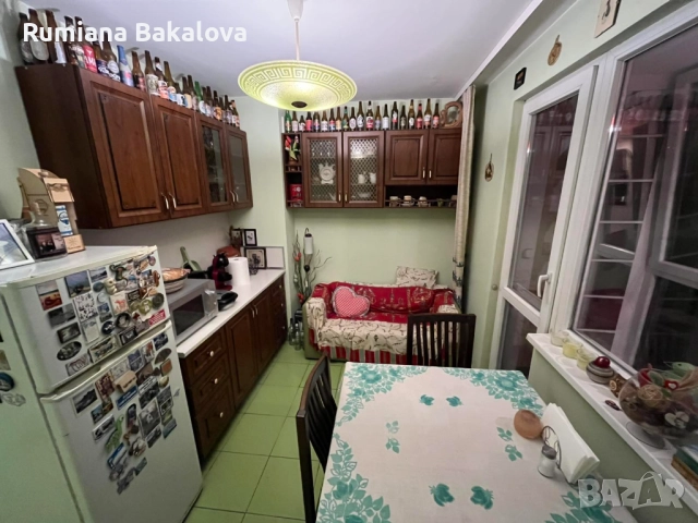 продава се просторен тристаен, снимка 15 - Апартаменти - 52547997