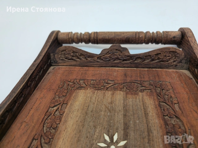 Винтидж табла за сервиране с ръчно резбовани флорални елементи, произход Индия около 1970 г. , снимка 9 - Декорация за дома - 53391589