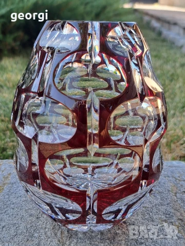 кристална ваза двуцветен рубинен кристал 