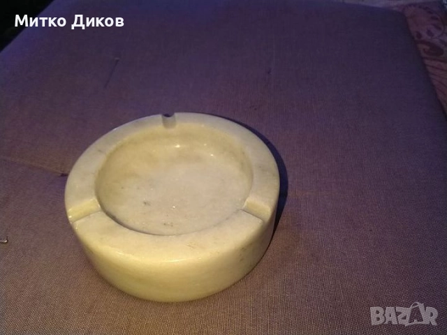 Мраморен пепелник от соца фи 120 мм и Н-39мм -900гр. и свещник- фи 60мм  Н-45мм-400гр Минералимпекс