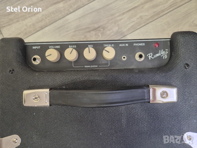 Бас китара squier (розова) и усилвател rumble 15