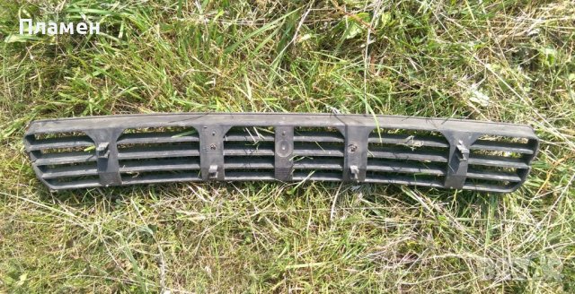 Средна решетка в броня на Ауди А4 Б5, снимка 2 - Части - 45858431