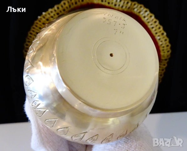 Бронзова гарафа,ваза,релефно гравирана,маркировка. , снимка 7 - Антикварни и старинни предмети - 53035318