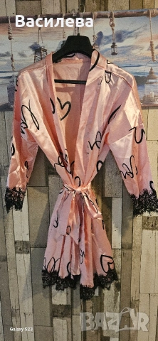 Халат сатенен, снимка 3 - Нощници - 53824919