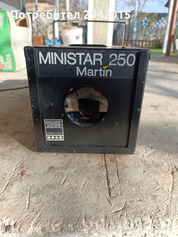 Продавам проектор Martin MAC 250