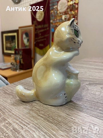Порцеланова фигурка „Котка с кана“, снимка 3 - Антикварни и старинни предмети - 51989560