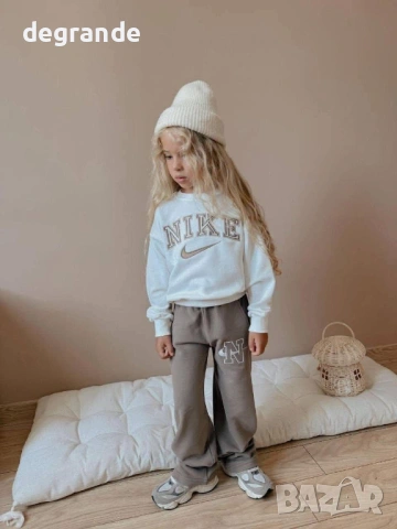 Детски комплект Nike   Цена 27 €   4-5 г. 