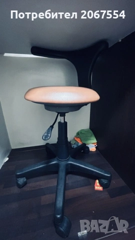 Въртящ стол за работа за зъболекар или фризьор