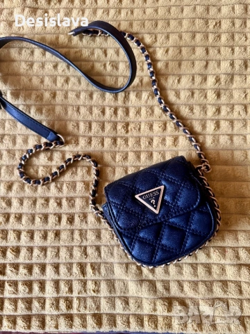 Мини дамска чанта GUESS , снимка 2 - Чанти - 53914531