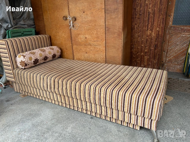 Диван с механизъм и възглавници, 30 евро, снимка 5 - Дивани и мека мебел - 53971932