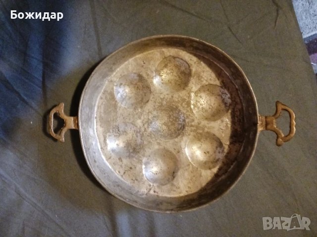 Медна тавичка за печене на питка.