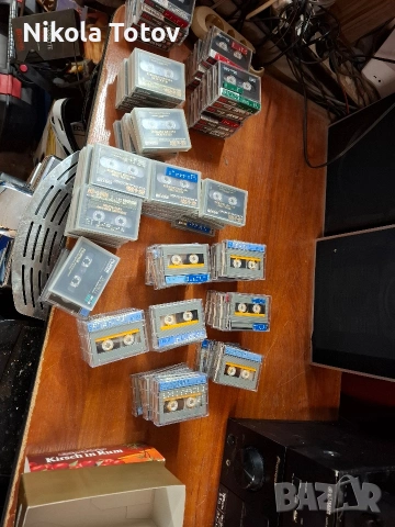 Продават се DAT касетки