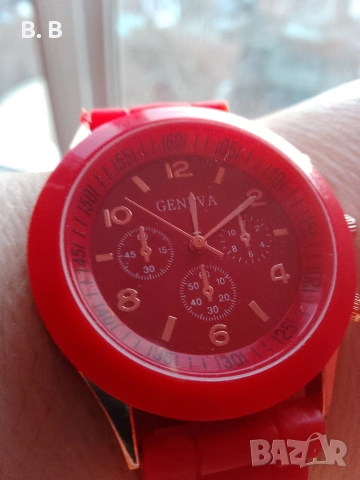 Луксозен часовник в огнено червено. Нов! , снимка 3 - Дамски - 53401955