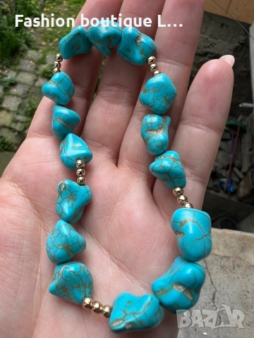 Гривна за крак или ръка с тюркоазени камъчета и златни топченца мъниста 🩵