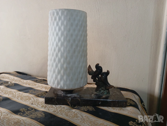 настолна лампа в стил арт деко