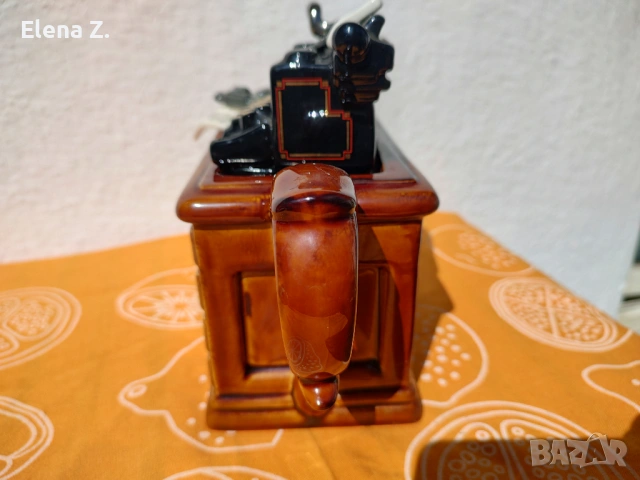 Голям, подписан чайник на Paul Cardew Бюро на криминален автор, снимка 7 - Декорация за дома - 53844772