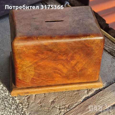 Ретро дървена спестовна касичка от масивно дърво, снимка 1 - Антикварни и старинни предмети - 45965333