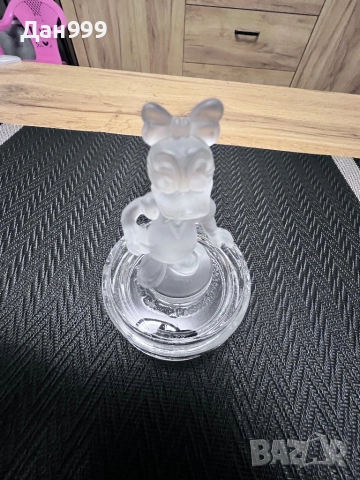 Колекционерска фигирка на Дейзи Дък изработена от оловен кристал