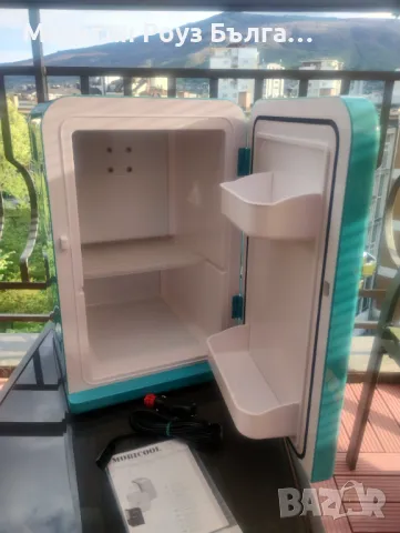 Ретро Мини Хладилник -  12V / 220 V - като нов , снимка 2 - Хладилници - 50035206