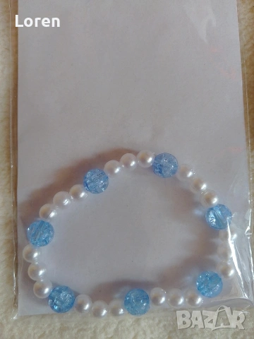 Ново!Две гривни със сини и бели камъчета и перлички, снимка 2 - Гривни - 48818995