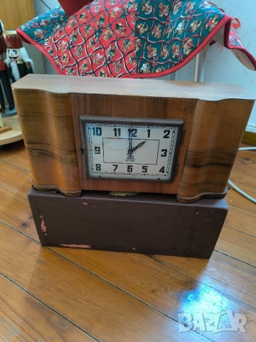 стар ссср настолен часовник от 1958 година марка владимир с ориг ключ и гонг