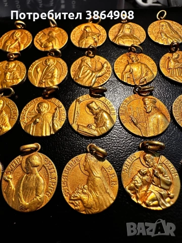 Колекция позлатени католически медальони, снимка 5 - Антикварни и старинни предмети - 54066137