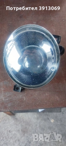 Продавам оригинален десен халоген с лупа за Фолксваген 