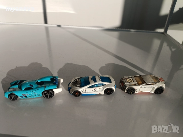 Колекция от 50 бр . умалени модели автомобили Matchbox , Hot Wheels , Maisto и други , снимка 18 - Коли, камиони, мотори, писти - 51894693