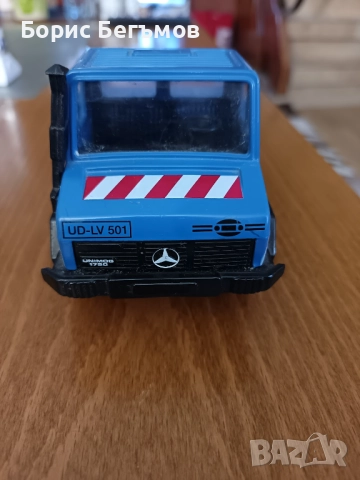 Камионче Мерцедес/Mercedes-Benz  Unimog  1:32 , снимка 5 - Колекции - 52258117