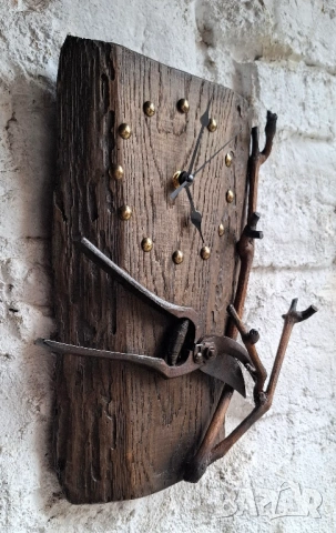 Стенен часовник от стар Орех и автентична Лозарска Ножица, снимка 3 - Стенни часовници - 53250419
