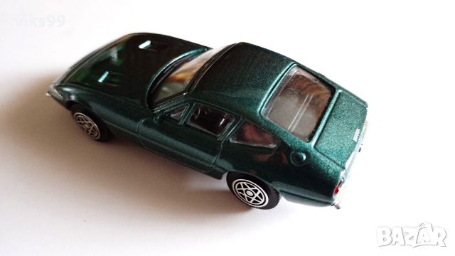 1968 Ferrari 365 GTB 4 Daytona Green Bburago 1:43, снимка 3 - Колекции - 45382343