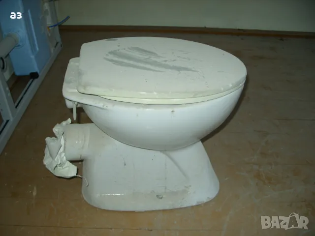 Тоалетна чиния с казанче ,мивка