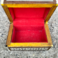 Кутия за бижута, снимка 3 - Антикварни и старинни предмети - 45006055