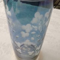ретро синя стъклена ваза с гравирани цветя, снимка 6 - Антикварни и старинни предмети - 45620393