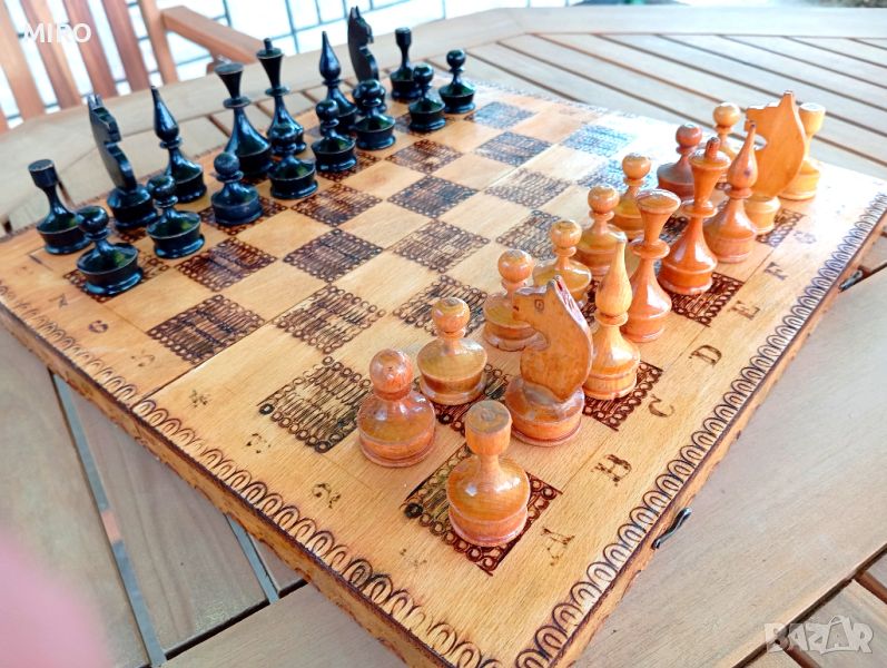 Шах с дървени фигури, снимка 1