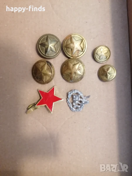 Копчета и червена звезда от парадна военна униформа, гердани, стъклен поднос, порцеланова купа , снимка 1